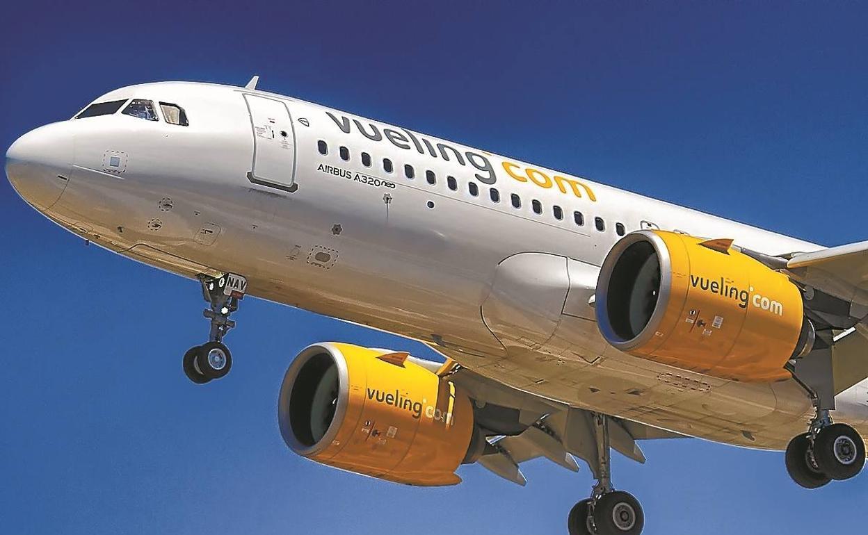 Vueling se compromete a mantener en Asturias la ruta a Londres cuatro Vueling se compromete a mantener en Asturias la ruta a Londres cuatro